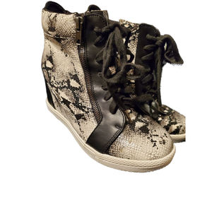 NWT Torrid Wedge Shoe